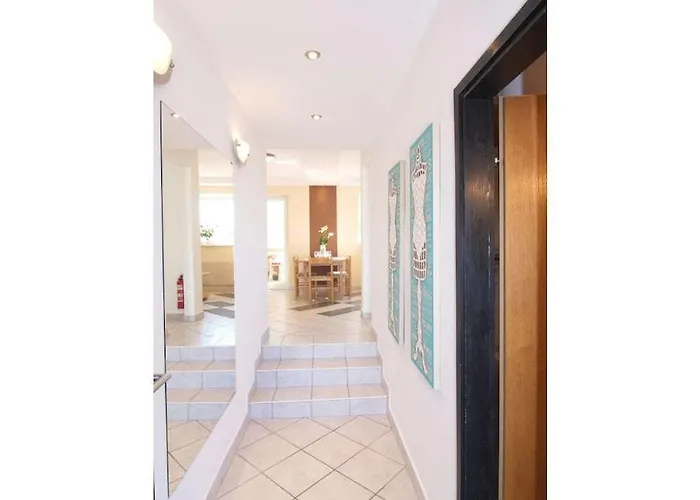 In With Swimming Pool פורץ